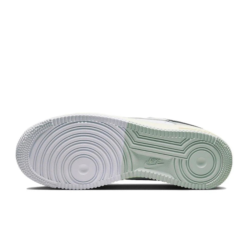 حذاء تزلج Nike Air Force 1 07 للرجال والنساء كلاسيكي باللونين الأسود والأبيض مصنوع من الجلد الأصلي غير قابل للانزلاق ومريح للجري من Af1
