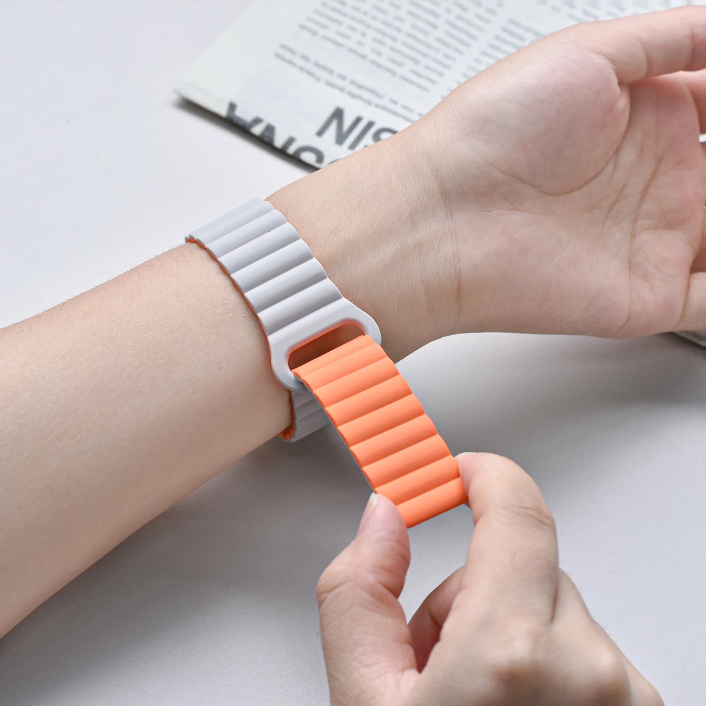حزام مغناطيسي لساعة Apple Watch مقاس 44 مم و40 مم و45 مم و41 مم و49 مم و38 مم و42 مم سوار سيليكون لسلسلة iWatch 8 SE 6 7 8 9 Ultra 2