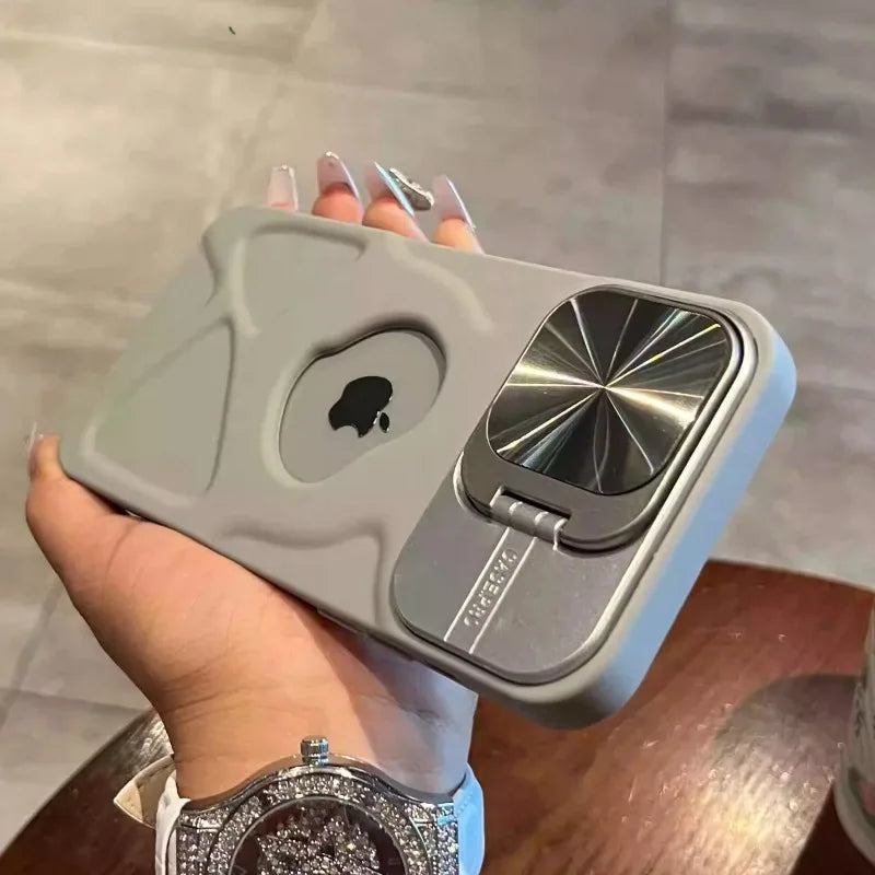 جراب مغناطيسي بفتحة شعار الموضة لهاتف iPhone 11 12 13 14 15 Pro Max Plus لحماية العدسات مع دعامة قلابة من Magsafe غطاء ناعم من السيليكون 