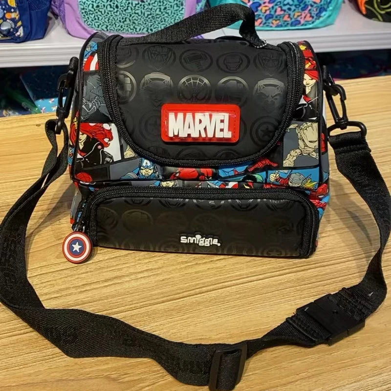 حقيبة مدرسية للأطفال من Smiggle Marvel Superhero Spider-Man حقيبة غداء وحقيبة غداء وصندوق أقلام وكوب ماء هدية للطلاب 