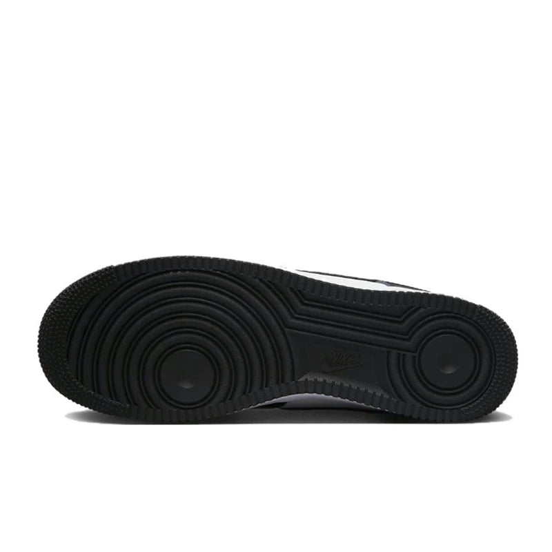 حذاء تزلج Nike Air Force 1 07 للرجال والنساء كلاسيكي باللونين الأسود والأبيض مصنوع من الجلد الأصلي غير قابل للانزلاق ومريح للجري من Af1