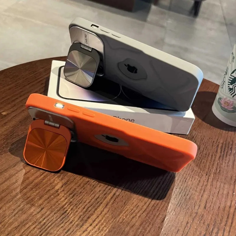 جراب مغناطيسي بفتحة شعار الموضة لهاتف iPhone 11 12 13 14 15 Pro Max Plus لحماية العدسات مع دعامة قلابة من Magsafe غطاء ناعم من السيليكون 