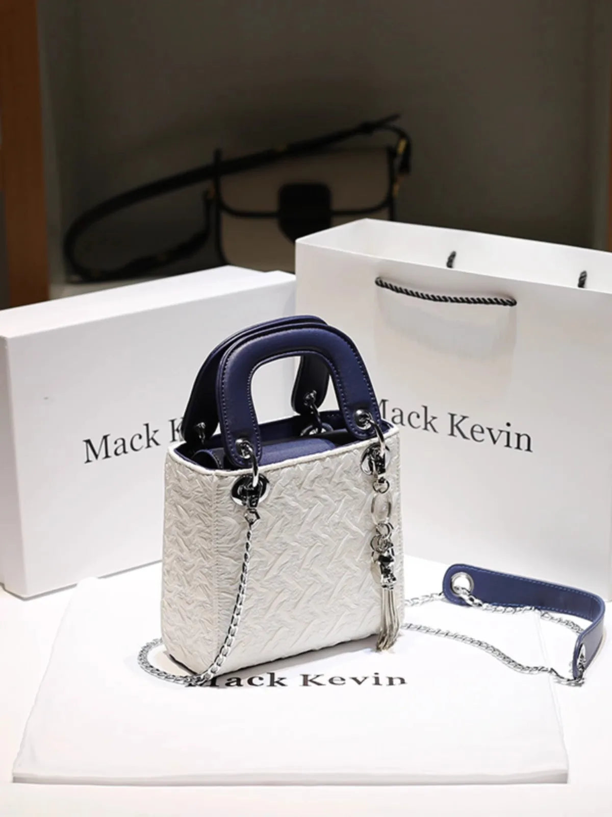 2024 New Fashion and Popular Handheld Square Bag with Contrast Color Women's Beautiful and Luxury Shoulder Bag with Decoration
